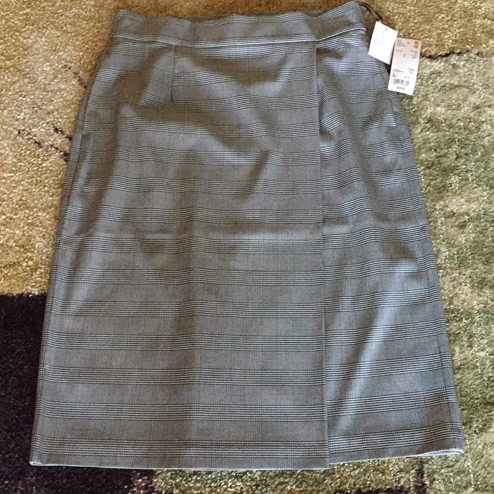 High Waist Narrow Uni Qlo Skirt - Picture 2 of 5